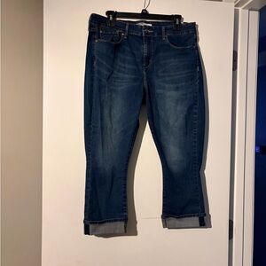 Signature by Levi capris